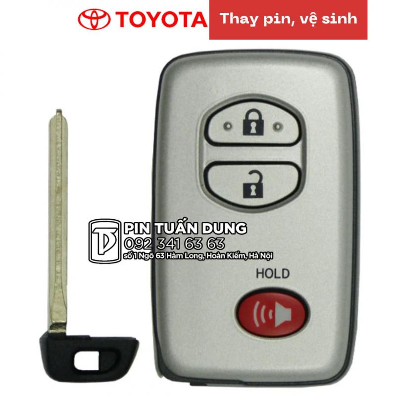 Thay pin chìa khóa xe ô tô Toyota Camry 3.5Q XLE