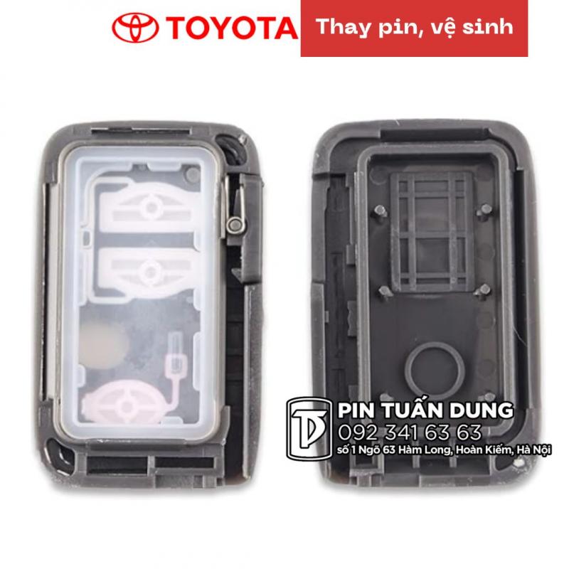 Thay pin chìa khóa xe ô tô Toyota Camry 3.5Q XLE