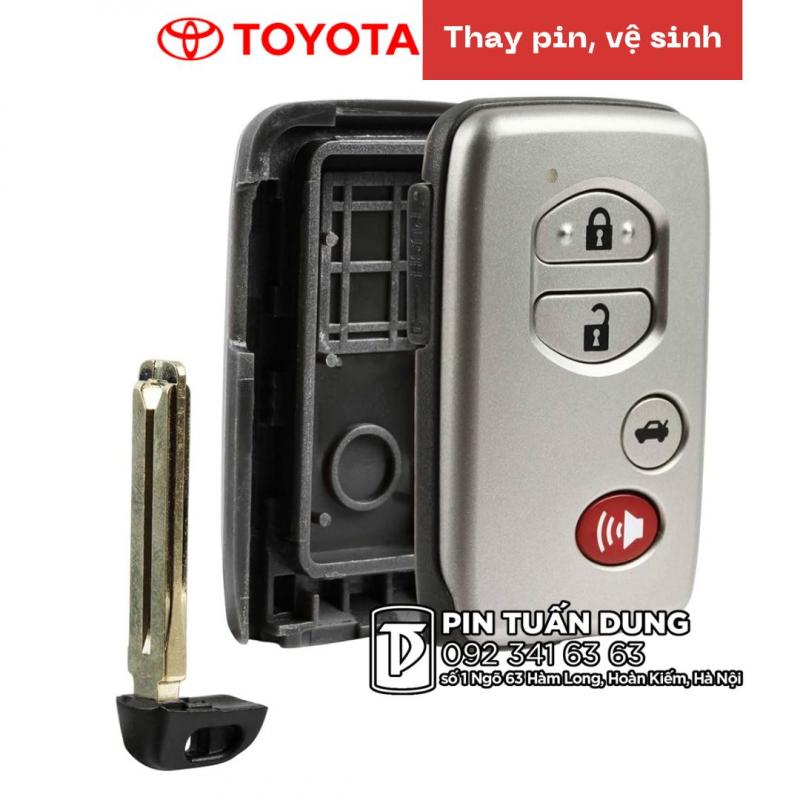 Thay pin chìa khóa xe ô tô Toyota Camry 3.5Q XLE